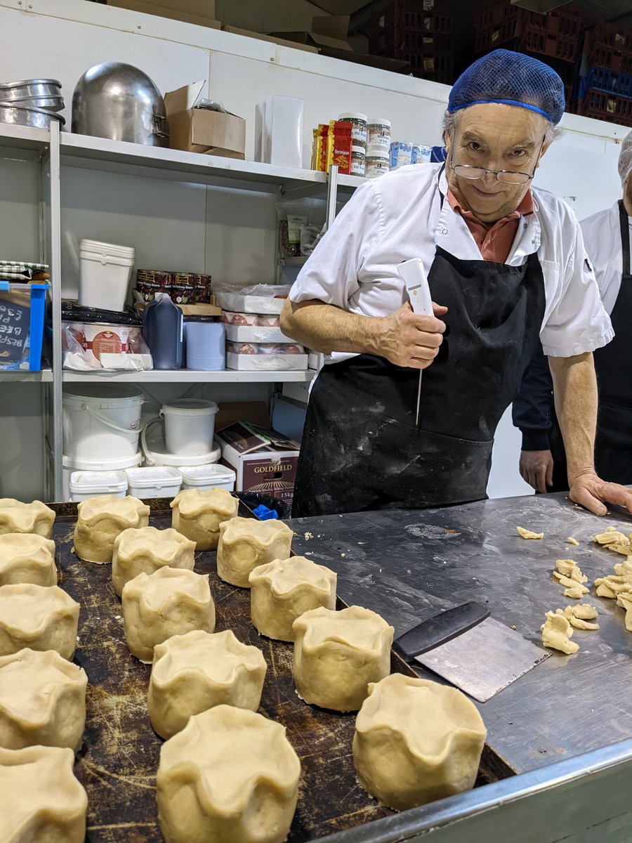 BrocklebysPies's tweet photo. Yay, it's the weekend! Paul's been busy making lots of delicious Melton Mowbray pork pies for you to graze on ....😋

 #lovepie #easyfood #piemaker #haveago #handmade #weekendfood #porkpie https://t.co/5AYekLORzW