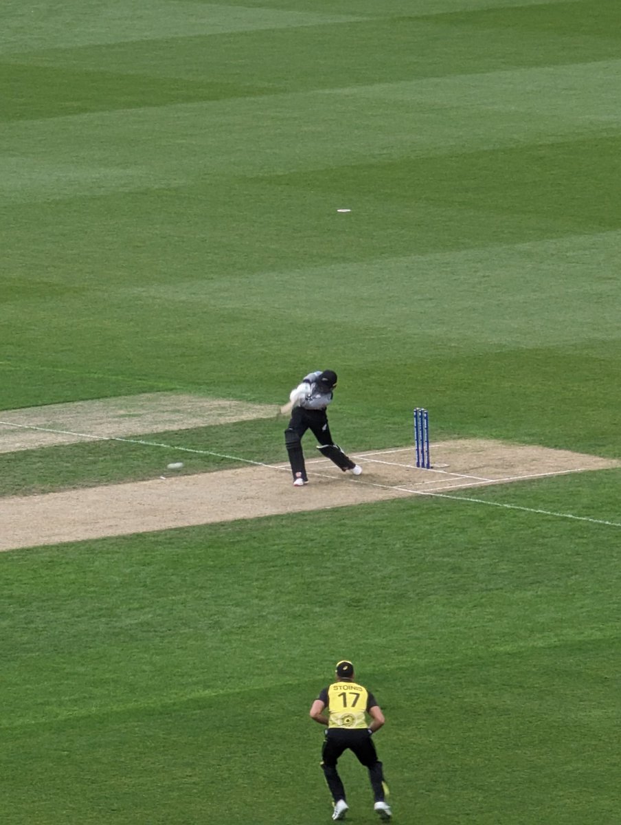 srinjoyd's tweet photo. The zoom game on the new #Pixel7Pro is kinda insane.

1. Original shot
2. Zoomed in.

#T20WorldCup #teampixel #Cricket #CricketWorldCup #google #Pixel7 #Pixel #smartphones #camera https://t.co/gjWDDn6H5k