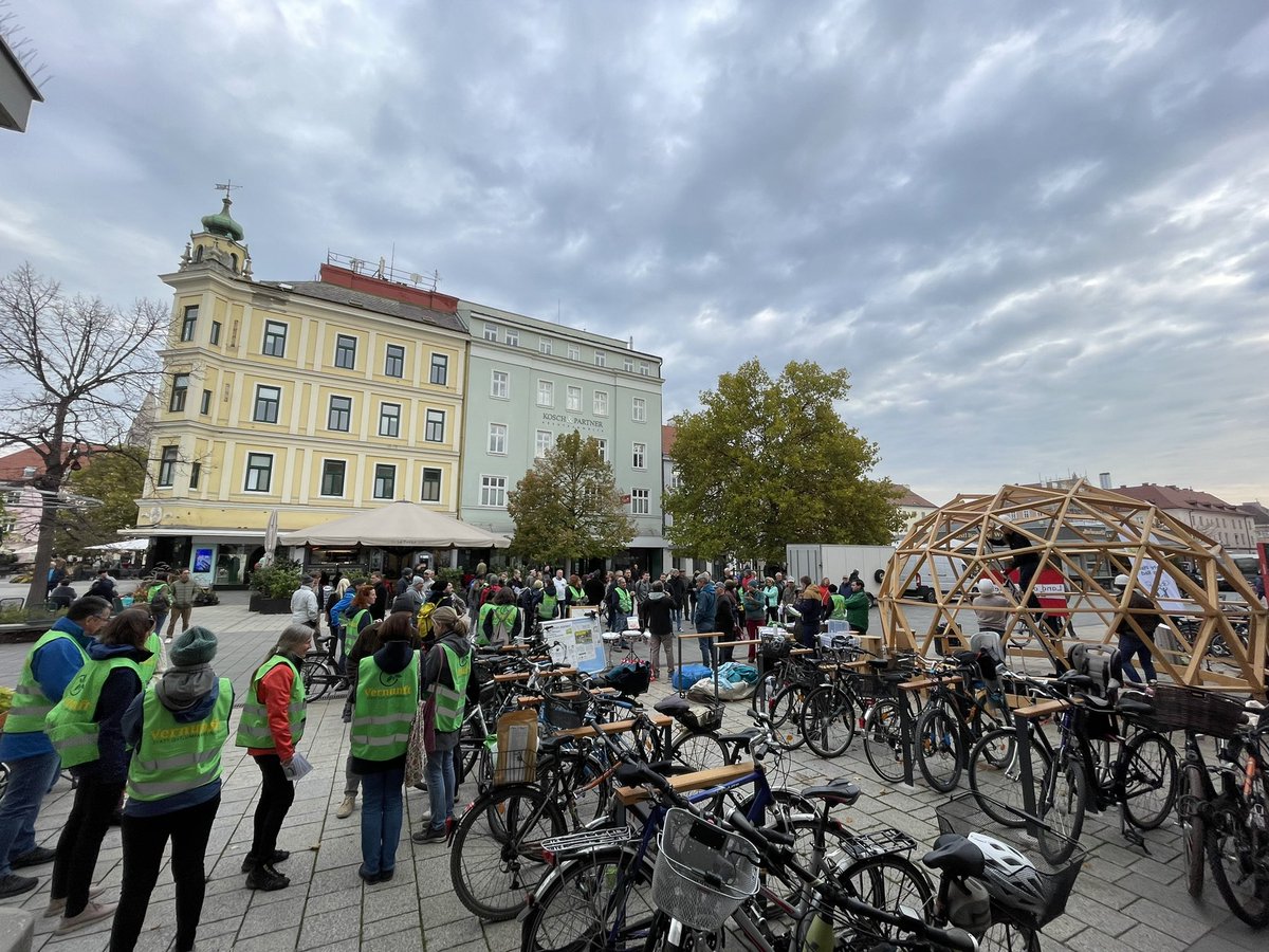 zukunftsrat_at (@zukunftsrat_at) on Twitter photo Die Mobilitätsfrage weckt schon Samstag neun Uhr großes Interesse in Wiener Neustadt. Wir freuen uns auf die Gespräche 10.30 und 14 Uhr in der <a href="/EU_PublicSphere/">European Public Sphere</a> 😃
#mobilitätswende Die Mobilitätsfrage weckt schon Samstag neun Uhr großes Interesse in Wiener Neustadt. Wir freuen uns auf die Gespräche 10.30 und 14 Uhr in der <a href="/EU_PublicSphere/">European Public Sphere</a> 😃
#mobilitätswende