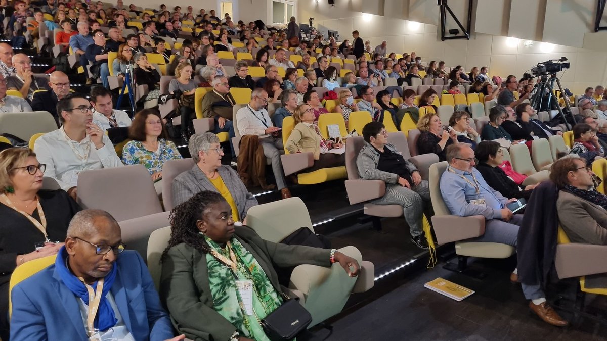 mfr_officiel's tweet photo. Reprise des travaux en plénière avec l'intervention de Joris Thievenaz, Professeur des Universités en Sciences de l'Education et de la Formation  : "Apprendre par le Faire et le travail d'enquête".
#UITR2022 https://t.co/aK8aWKH26p