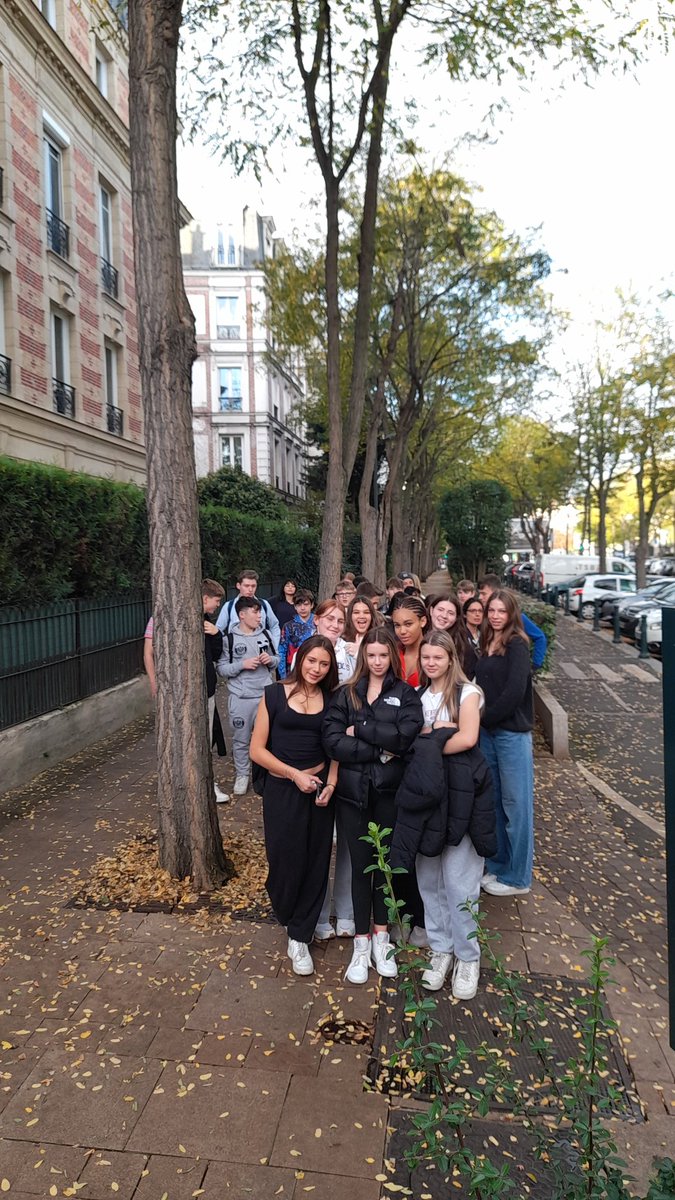 CCSeniorTrips's tweet photo. On our way! #CCMFL #CCFrench https://t.co/i5E0VX3Hpr