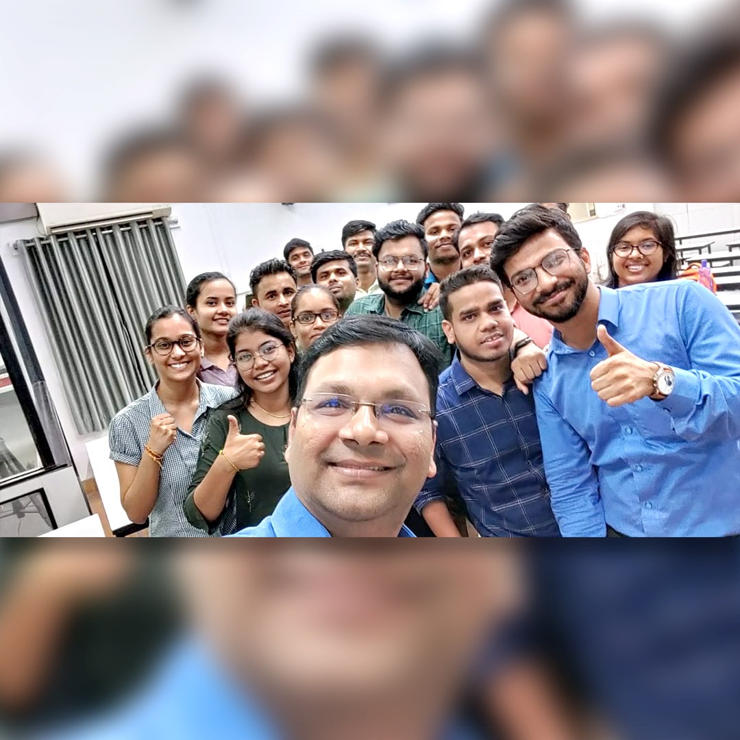 satishjalan1's tweet photo. 😮 Surprise students meet with our CMA Final Passout Students at SJC Institute.🥰
#sjc #sjcinstitute #students #meetup #bestwishes #proudmoment #studentmeetup #surprise #surprisevisit #surprised #happy #like #beautiful #photooftheday https://t.co/QivgSwGlFR