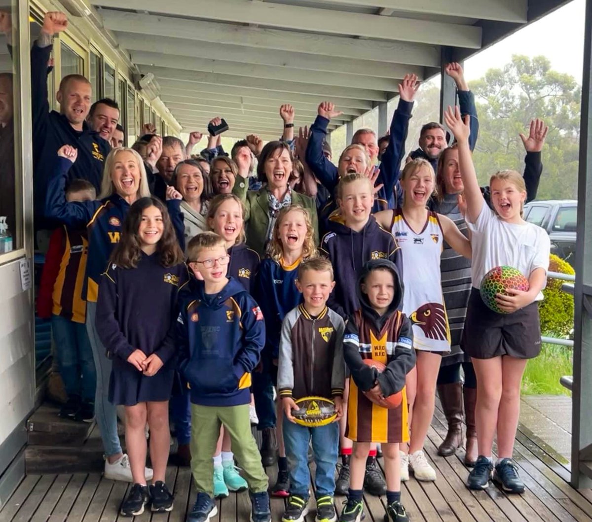 A huge morning in Woodend celebrating $980,000 to deliver two new netball courts, lights, shelter and seating. A real pleasure to work with superstars Kellie and Anne-Louise and everyone from WHFNC & @MacedonRangesSC Thrilled to be supporting our netballers of the future!