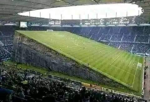 AdvoBarryRoux's tweet photo. The only way Mamelodi Sundowns can beat Orlando Pirates today.  #MTN8 https://t.co/6hd3zgQqDc