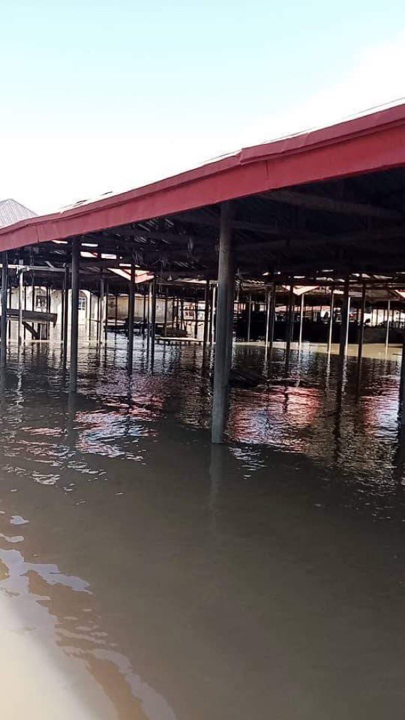 enDougs's tweet photo. My people in Edo North are currently experiencing the worst flood in history as villages have now become rivers. The flood has submerged their houses, farms and investment, and there seems to be no help from anywhere. We are soliciting for help to save our people

#EtsakoFlood https://t.co/k6K8jAt6l8