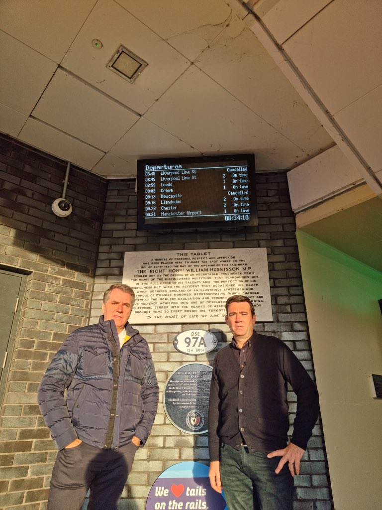 Heading to Lime St with <a href="/MetroMayorSteve/">Steve Rotheram</a> for a press briefing on train cancellations but we’re going to be late as our train is cancelled.