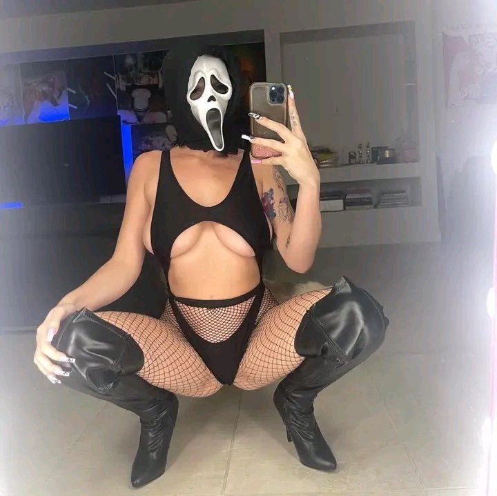 Barnes20226's tweet photo. When he doesn’t answer after the third ring 📞🔪👻 #scream #spookyseason https://t.co/2pd3UjPRiU