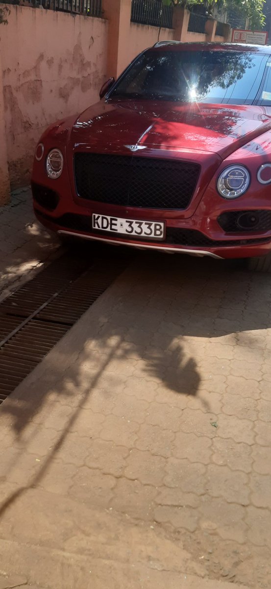 ste5h3me's tweet photo. #Bentayga #Bentley @SpotterGang254 https://t.co/pjPGK26MDb