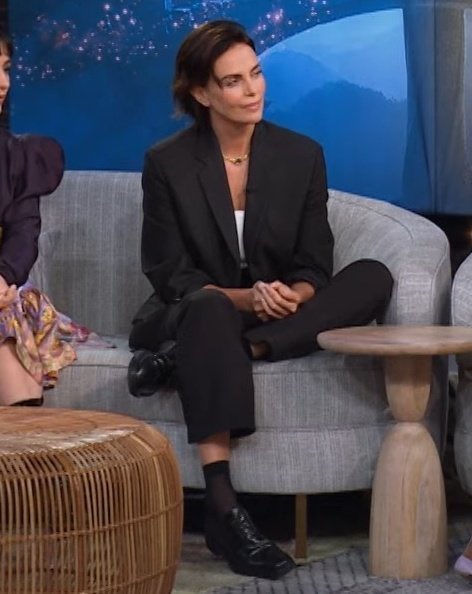 aliceinavoid's tweet photo. this is ridiculous charlize we need to talk https://t.co/53VRP7yk2b