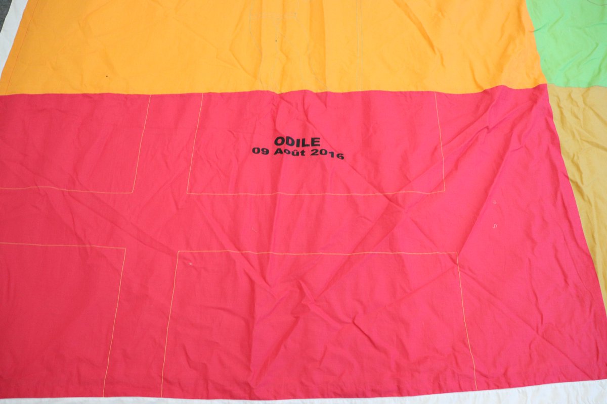 Archives du Patchwork des noms:
Focus Patchwork 23 réalisé au Togo et envoyé ensuite à Paris grâce à Solidarité Sida par l’association Action Santé pour Tous qui a été créée le 3 février 2002 à Baguida (Togo).
