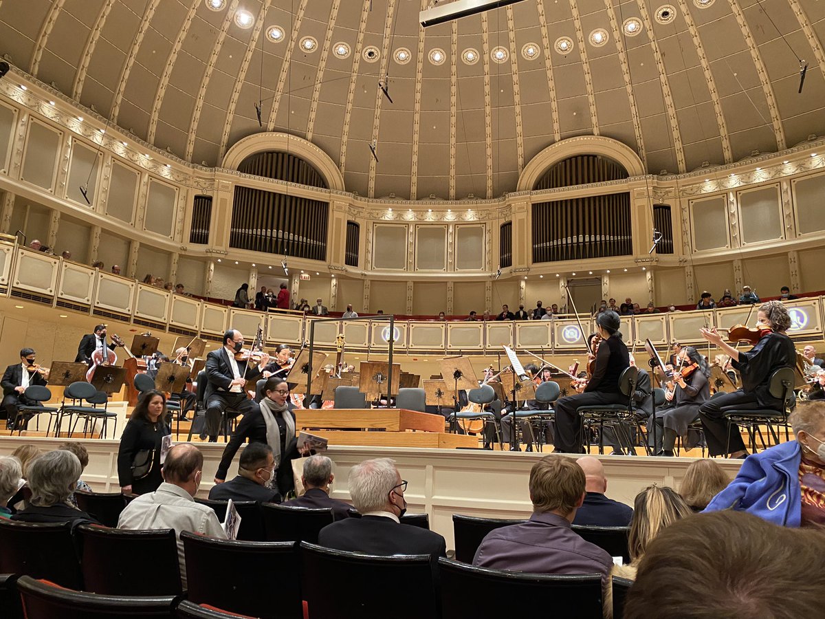 classicalwduke's tweet photo. Bu akşam, bence Bruckner’ın 8.senfonisini dünyada en iyi yorumlayan şeften bu senfoniyi dinledim. Gerçekten inanılmaz bir deneyimdi. Thielemann’ın esere olan tutkusu hala çok başka, bu çok belli. Lakin Şikago Senfoni Orkestrasıyla aynı dili konuştuklarını düşünmüyorum… https://t.co/YovfKqjOfb