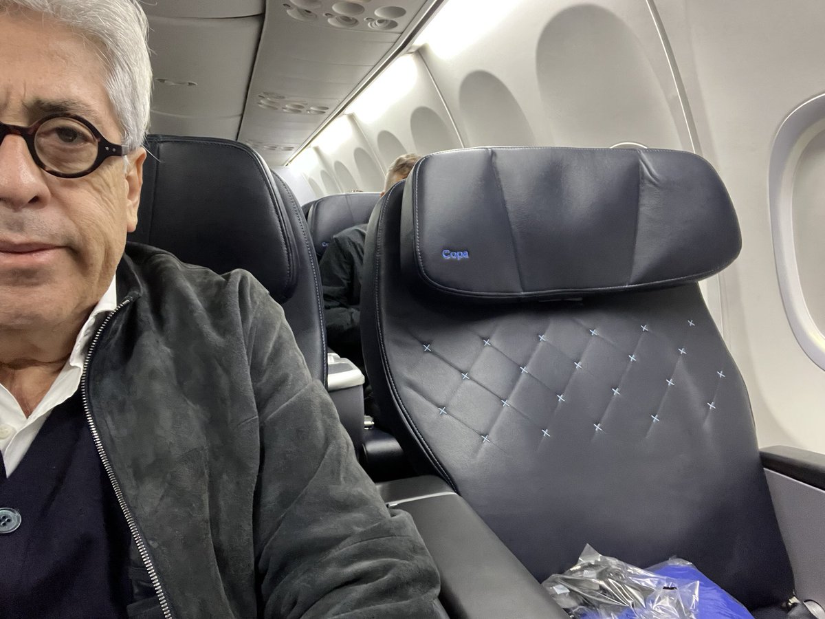 Es una vergüenza que con lo que #Copa Airlines cobra por su clase Business para ir de Buenos Aires a Panamá y las 7 horas de vuelo, pongan un avión viejo donde las sillas solo reclinen. No dan ganas de volver a volar por esta aerolínea.