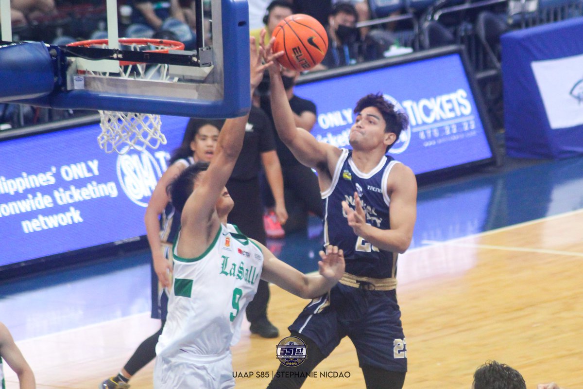 551stmedia's tweet photo. NU's fourth win streak slakes the seven-year drought over DLSU
Click the album for the full article: https://t.co/2fnn818fIE
Photos by: Stephanie Nicdao
#UAAPSeason85
#GoBulldogs
#GoNUMensBasketballTeam
#NUMBT https://t.co/fvhBdImnwF