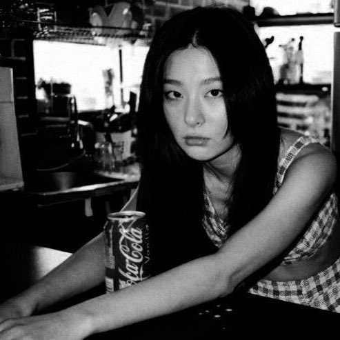wongyoukhei's tweet photo. " is it you? " #seulyong
cw // horror
—Taeyong Seulgi few tweets AU
@bxgfess #every2week #SPOOKYWEEKSWITHBXG https://t.co/3CYM76IvHZ