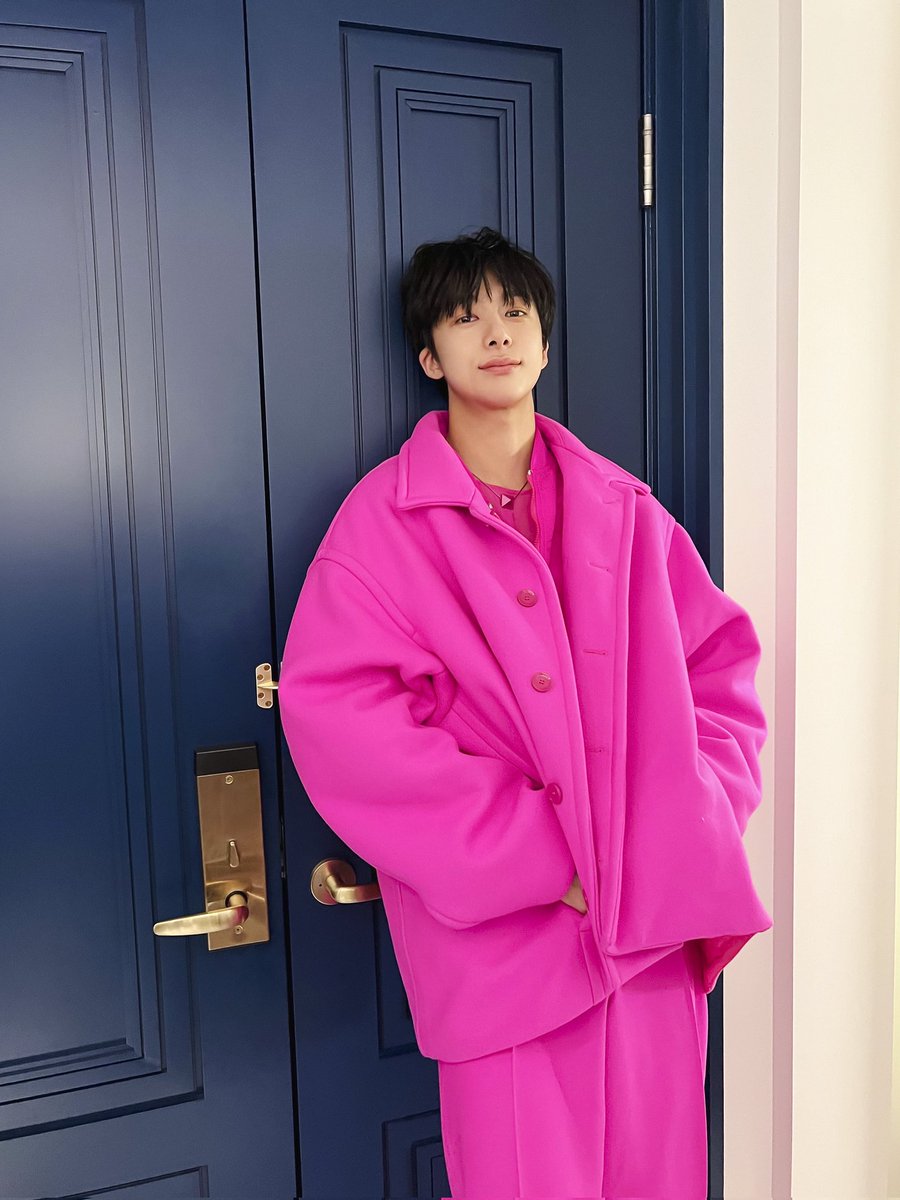 ArchiveChw's tweet photo. 221022 Hyungwon universe update

#HYUNGWON #형원 https://t.co/cjA84OsHPJ