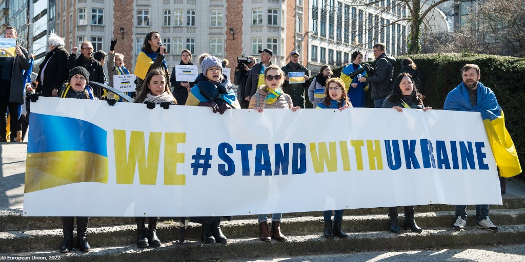 EURightsAgency's tweet photo. How has Russian aggression in #Ukraine affected #FundamentalRights across the EU?

The #EURightsAgency's latest bulletin explores the many issues &amp; signposts good practices. It covers trafficking, access to work, housing, education...

See for yourself:
https://t.co/ES6sZyqKL6 https://t.co/3wdTJCZUI1