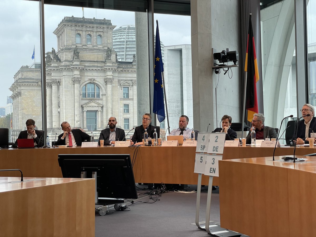 ThomasNowakEU's tweet photo. „Is it cost effective to save the world (as a habitat for humans)“ asks Niels Borg @eceee_org at #ipm22 @EUFORES_EU . It caused some chuckles, but is a question that triggers thinking! https://t.co/TFZwphZuVq