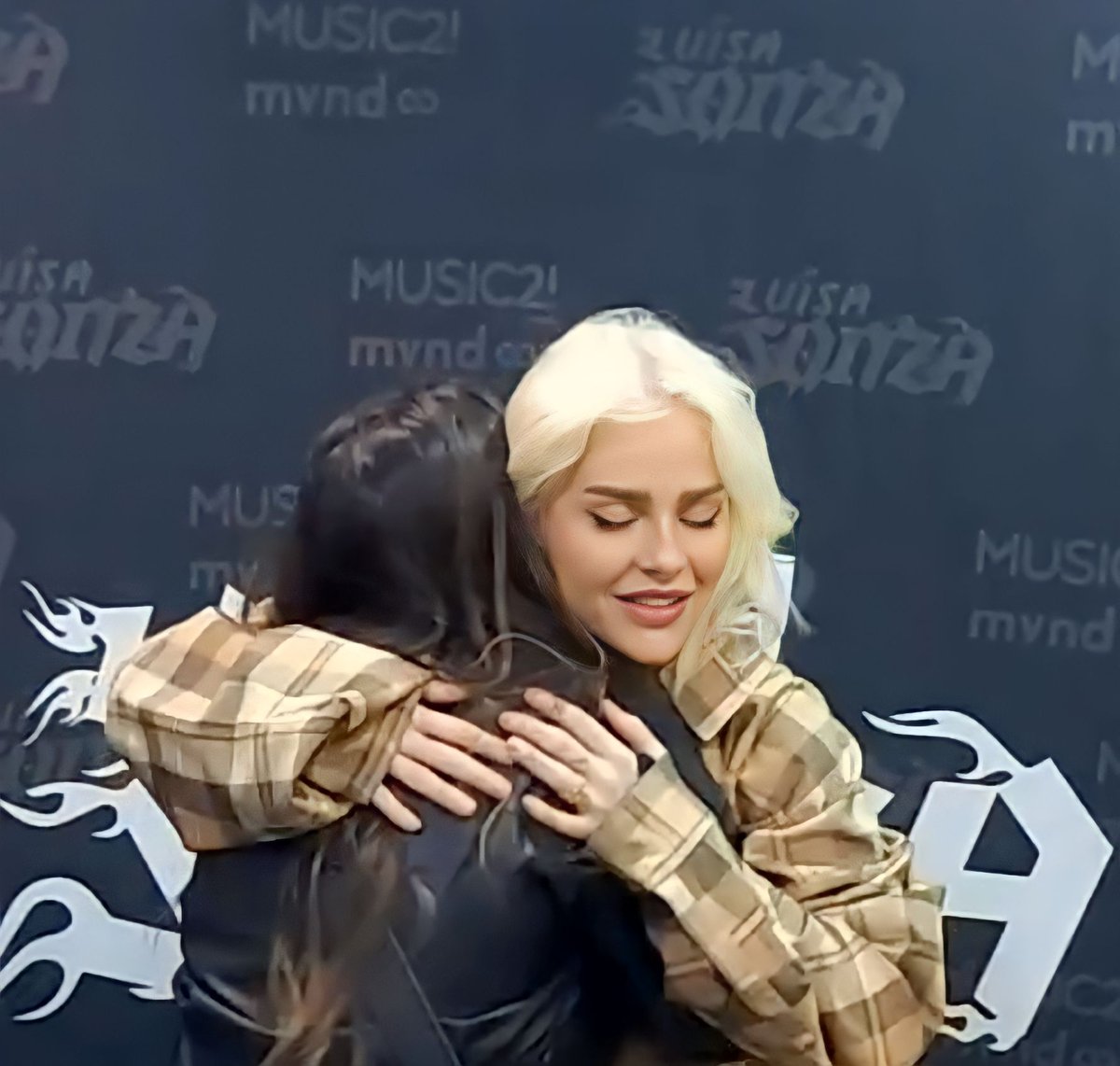 iza #SONZACHELLA 🌴 tweet media