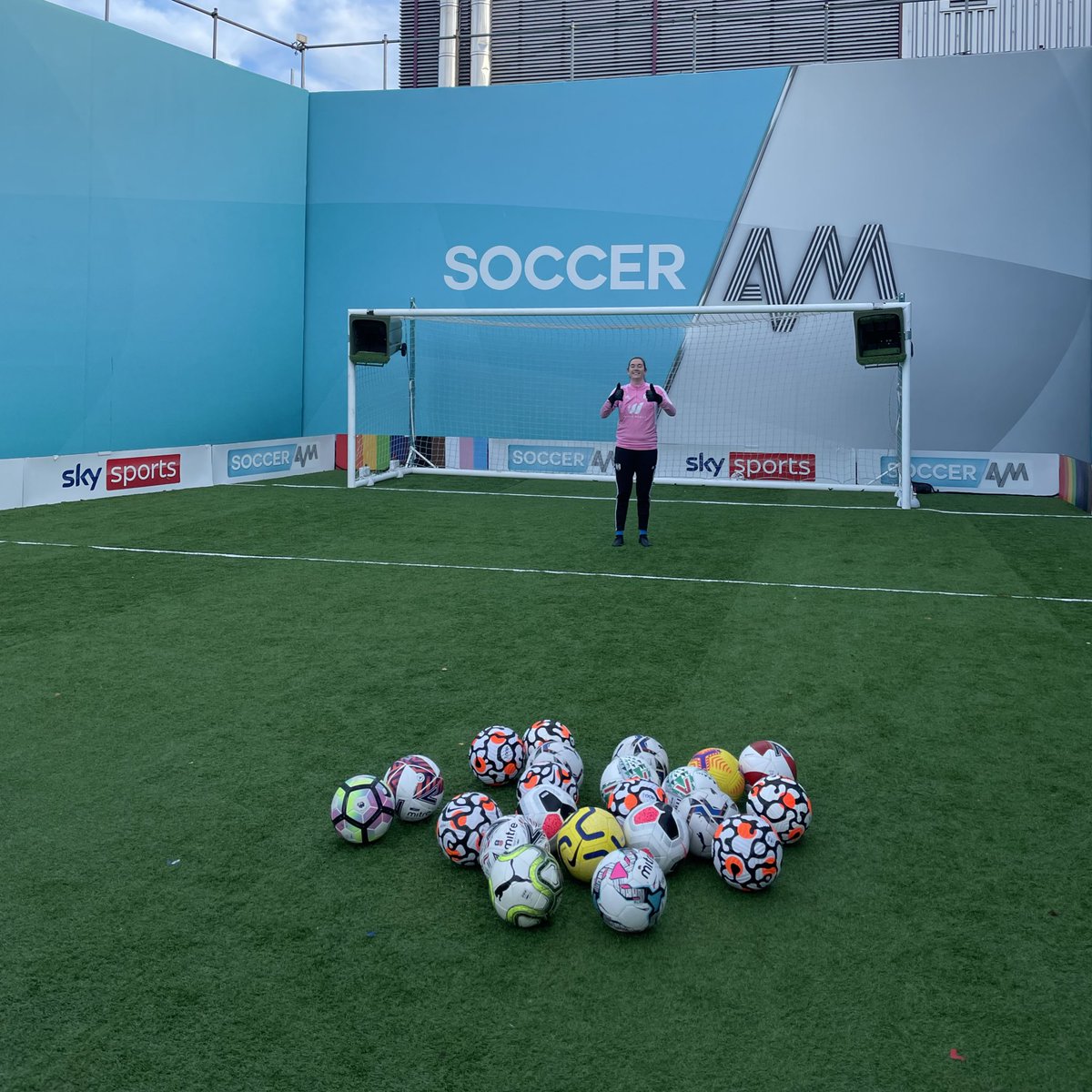 Amelia Dimoldenberg on Twitter "Ready for top bins ⚽️ SoccerAM"