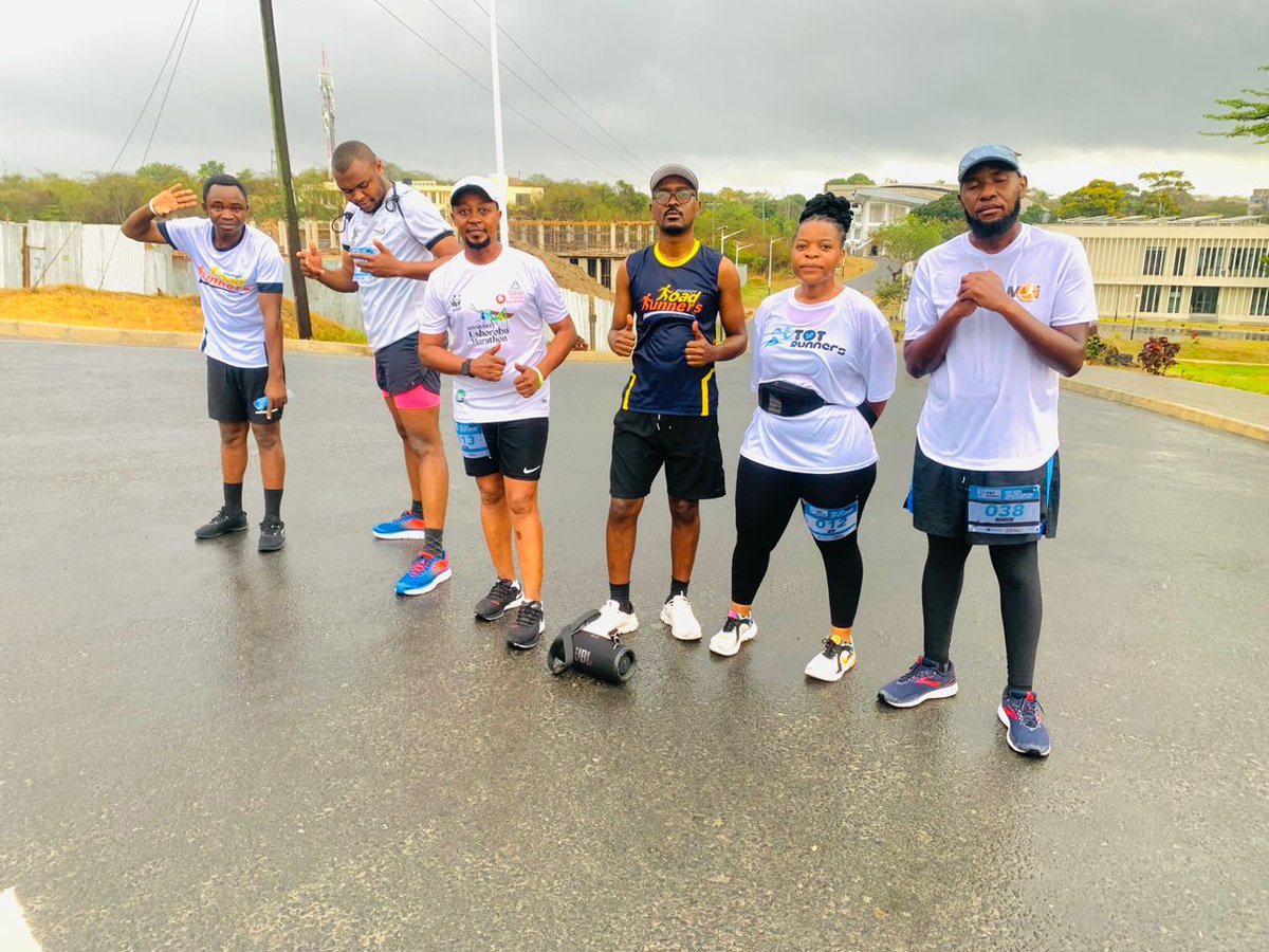 TOTRunners's tweet photo. Hivi ndivyo tulivyoanza na baraka ya mvua.🌧🌧

#HappyTOTRunnersDay 
#TOTRunnersFunRun 
#LetsRun https://t.co/4gn7I8xJKu