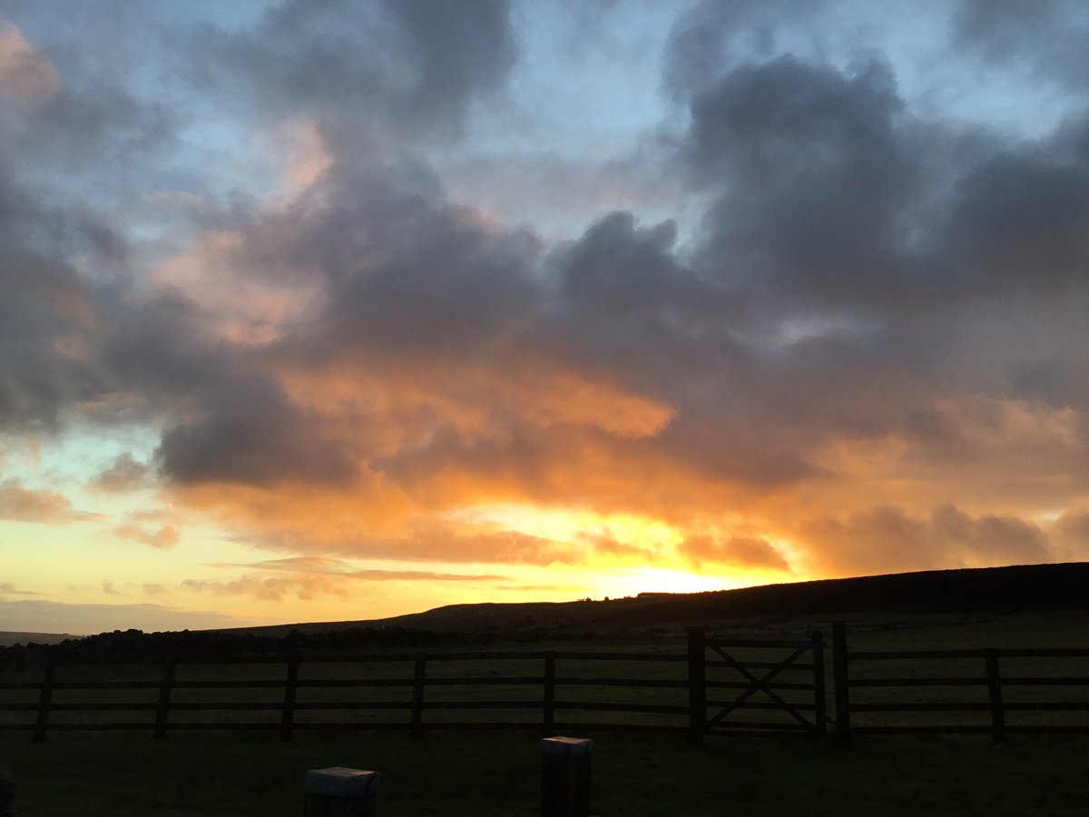 juliatetley's tweet photo. The sky was on fire this morningβ¦.. #dawn #sunrise #clouds #breezy #ScuddingClouds #Greenhow #Nidderdale #fire https://t.co/1j4WKOiYTd