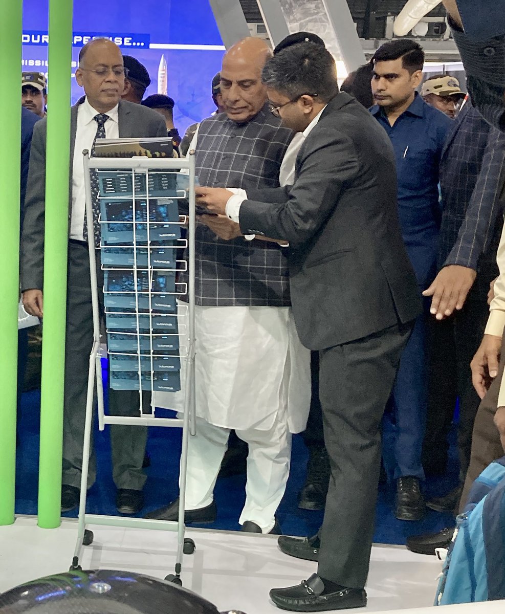 Proud movement for #AerodyneIndiaVentures! 
Hon’ble Defence Minister Shri Rajnath Singh has visited #Aerodyne Booth at #defexpo2022. #AIV MD Arjun Aggarwal has interacted with the defence minister.
