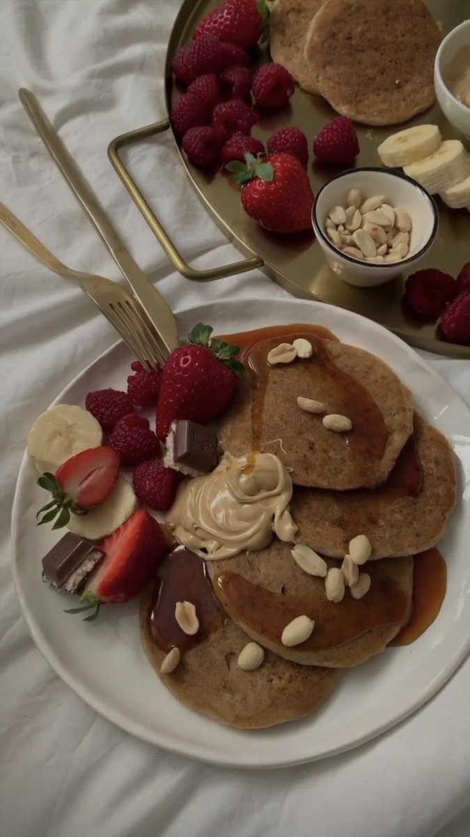 malusokay's tweet photo. Craving pancakes for breakfast 🥞🍓 https://t.co/E2Jg6JfjR6