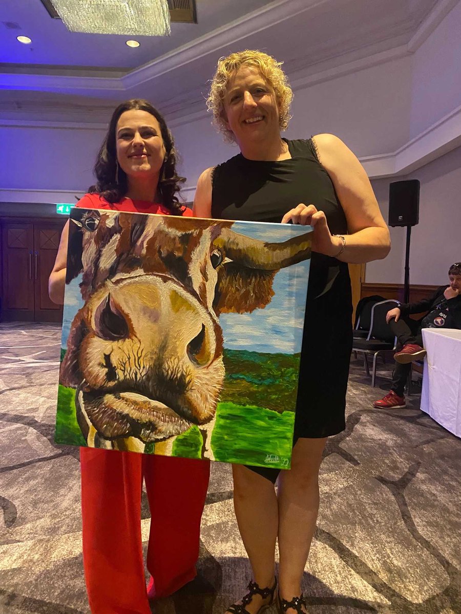 What a night! The Gala Dinner was a huge success - especially for Vetlife - the generosity of our guests rasied more than £2800.00, with original painting by Board member Jenny Hull going to auction, bought for Past President Nikki Hopkins by her friends Sara & James. @VetlifeUK