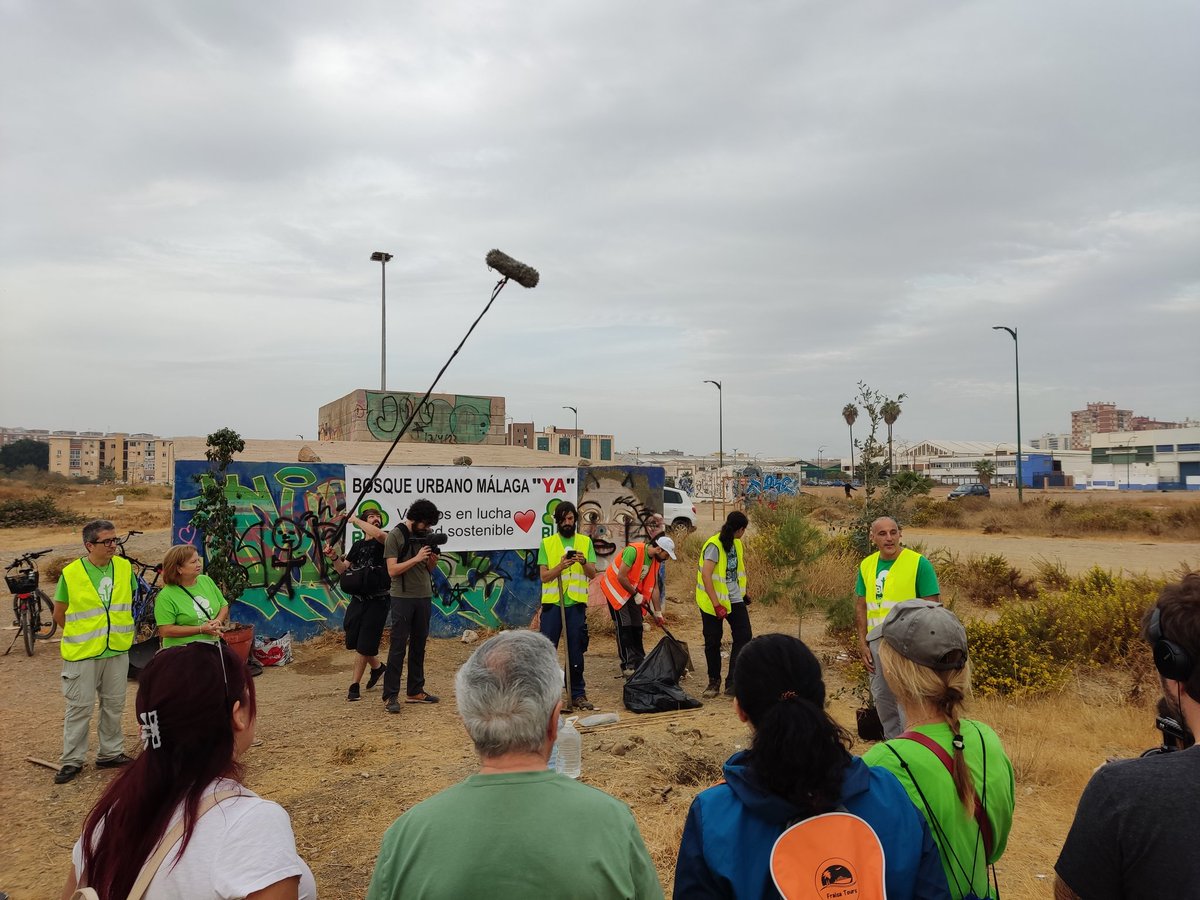 Colaborando con la plantación de <a href="/BosqueUrbanoMA/">Bosque Urbano Málaga</a>