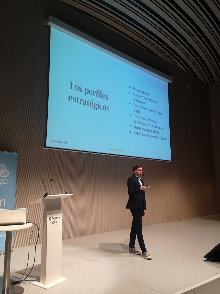 ¿Cuál es el objetivo de un medio de #Comunicación?,,,, Es ganar dinero, porque si no no es independiente, no se puede perseguir "la verdad", explica <a href="/soymariovidal/">Mario Vidal 🚀</a> quien remarca la importancia de perfiles estratégicos en #periodismo y el análisis de datos <a href="/OnTopicos/">OnTopic</a> #OnTopic