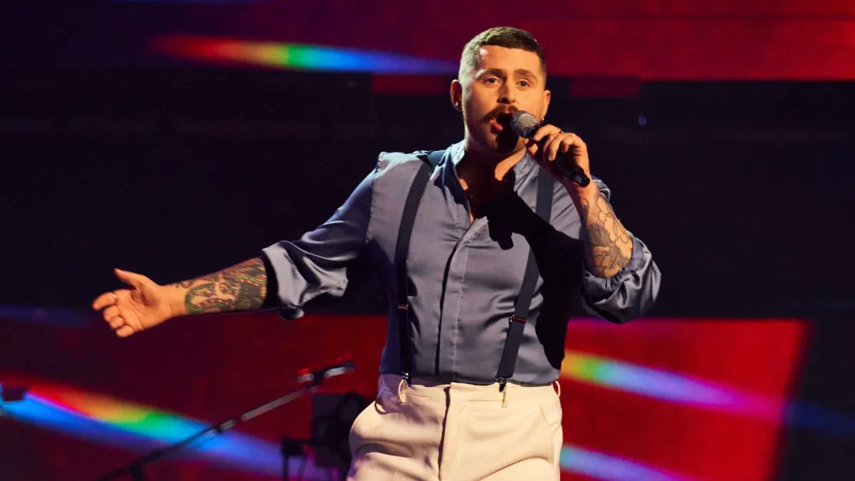 Wow! Semi Final time tonight 🎤✌🏼Unbelievably excited 😜 Not my usual attire but what do you think? 😎 <a href="/thevoiceuk/">The Voice UK</a> Live at 8pm #ITV #TheVoice #TheVoiceUK #TeamTom