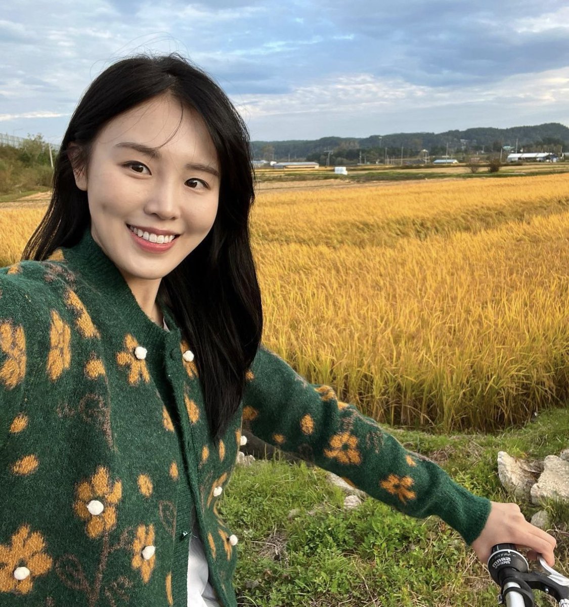molang0822's tweet photo. 배경이랑 옷 깔맞춤 기엽다..🫶🏻 https://t.co/4vbRmAb1Jm
