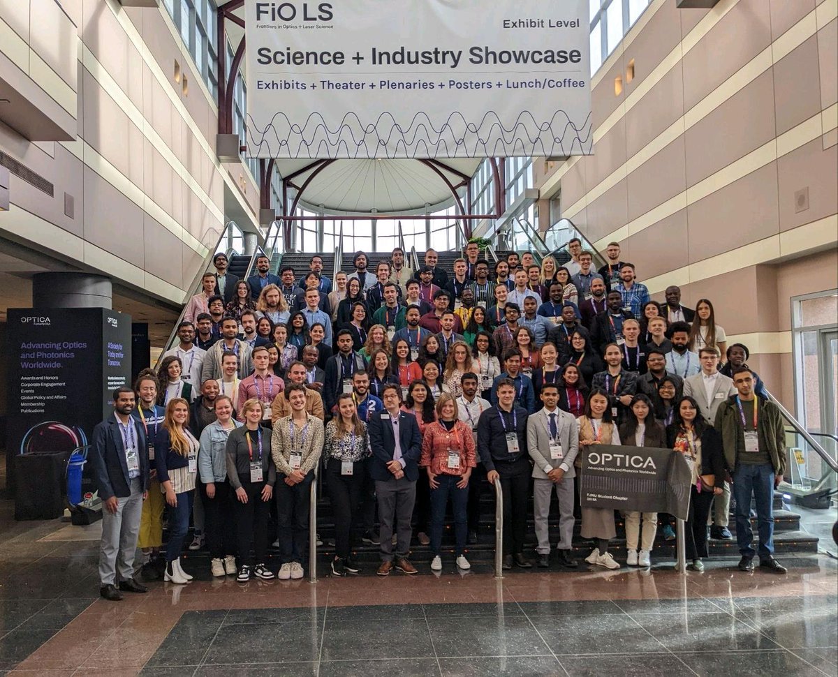knof_uw's tweet photo. This week two of our members (@SanjuktaKundu4 and Mateusz Winkowski) took part in the #FiO22 conference thanks to grant from @OpticaWorldwide 💜 In the picture you can find also our friends from WUT and WrUST chapters 🔎 https://t.co/KzvphYdCpB