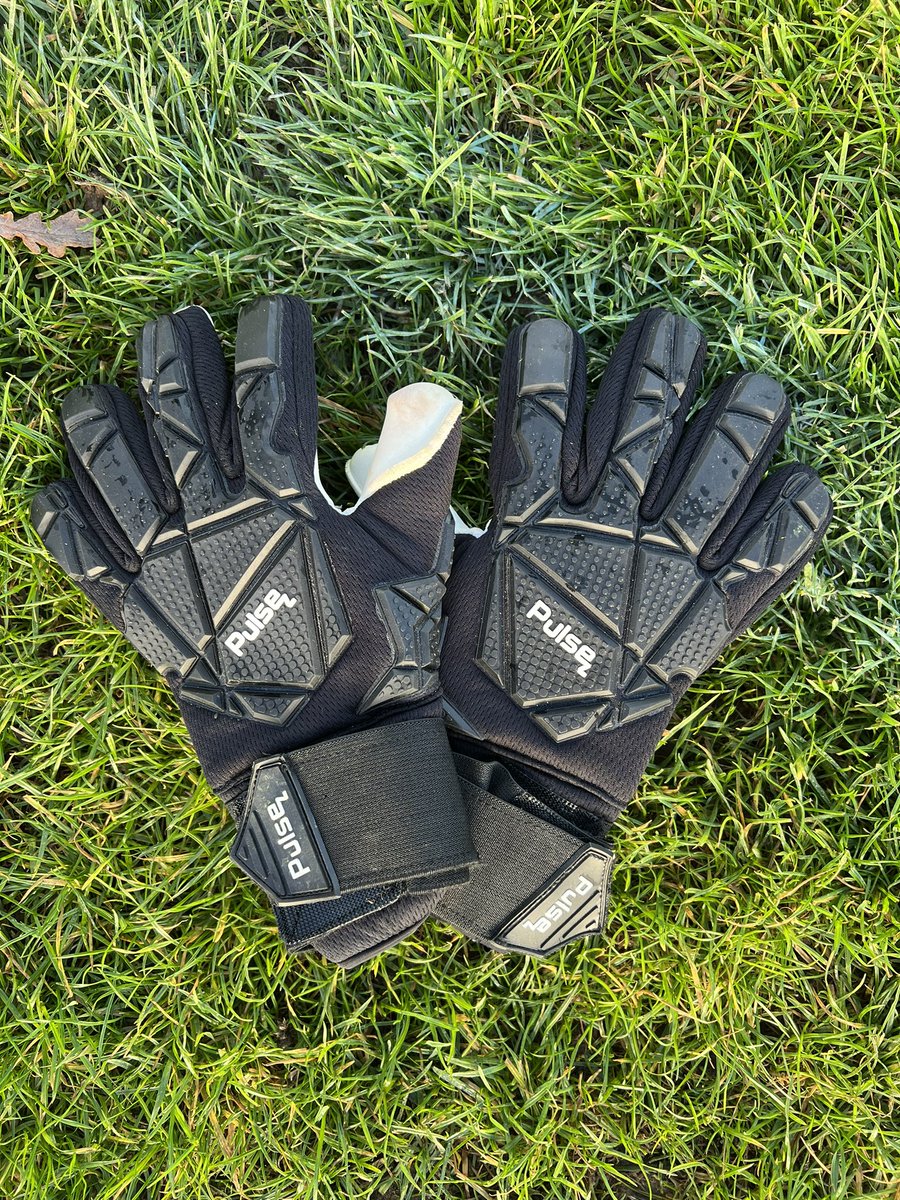 JHDavies01's tweet photo. Saturday mornings on the grass with @SCTJFC @SCTJFCSS For the best glove wear in the game, check out @Pulsegk #BecomeAPulseKeeper https://t.co/WUGLuTjmci