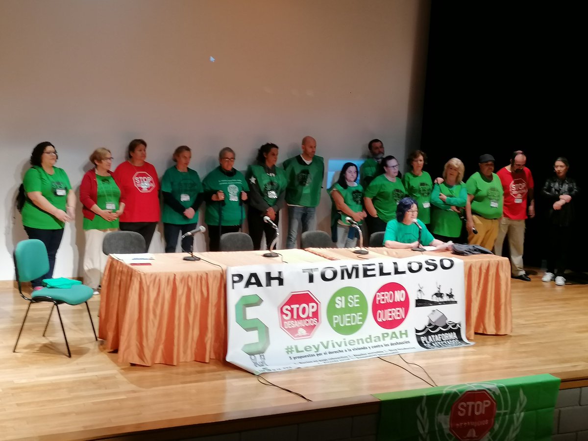 Comencem la #XXXIAsambleaEstatalPAH amb <a href="/PAH_Tomelloso/">PAH Tomelloso</a> donant la benvinguda.

Ens espera una jornada intensa de feina i debat per seguir construint el dret a l'habitatge. Acabar amb els desnonaments, l'estafa hipotecaria i l'especulació són tre reptes que cal assolir
