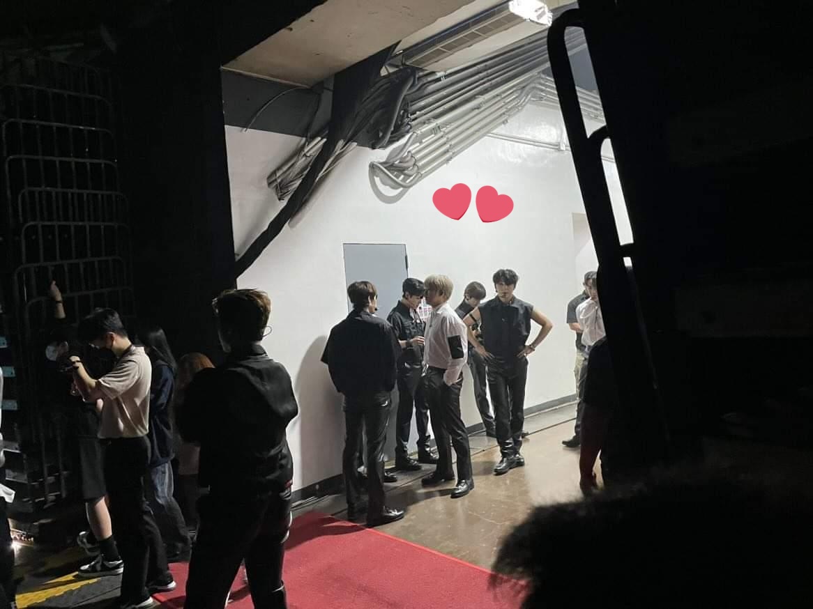 joochan4life's tweet photo. grabe tong friend ko nato napaka swerte din at naging part pa ng local prod team . niyaya ko pa mag golcha akala ko hindi manonood pero part pala ng prod team . sabi ko next time if ever willing din naman ako mag prod team hahaha just one call away huhuhu 😭 https://t.co/AgfO8WLpqD