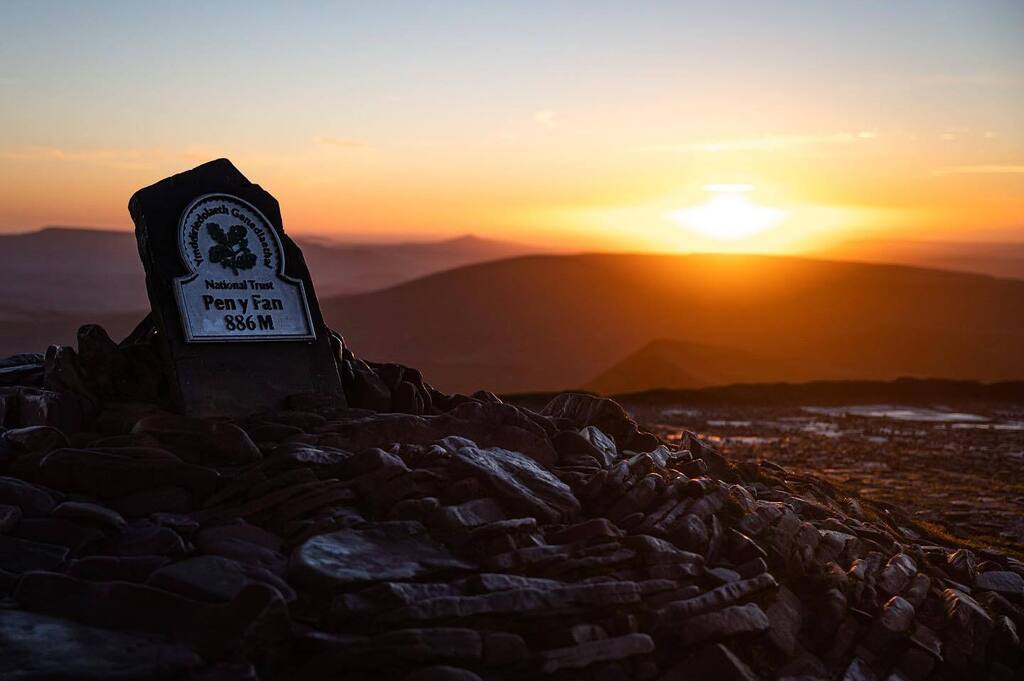 This time last week I took my first sunrise shots up a mountin
.
.
#nikon #nikonphotography #nikonz6ii #breconbeacons #breconbeaconsnationalpark 
#penyfan #penyfanmountain #visitwales #visitcymru #mountains #mountainscape #mountain #ordnancesurvey #never… instagr.am/p/CkAf2zUt4ND/