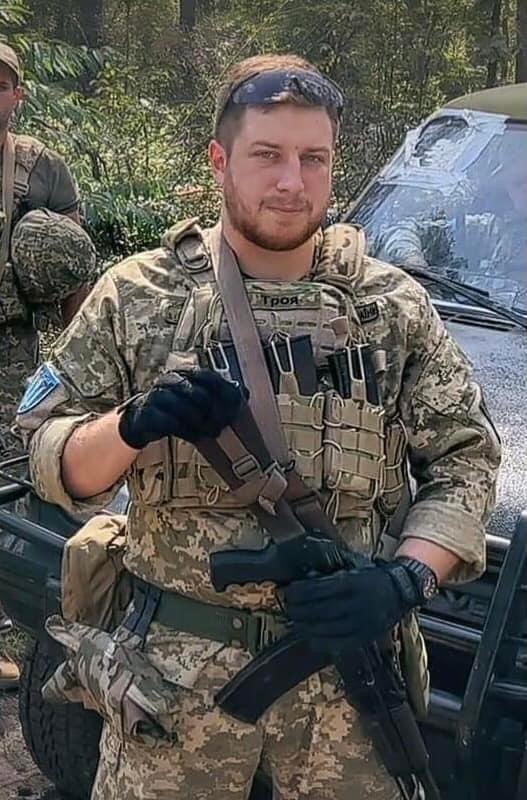 sector_m14's tweet photo. На ворожій міні підірвався наш друг Олег Симороз, втратив обидві ноги, має важкий перелом щелепи.
Київ завдячує Олегу боротьбою за захист зелених зон від забудовної мафії. Ми захищаємо свої цінності і на фронті, і вдома.
Допомогти Олегу: https://t.co/zPpiIRa1K9 https://t.co/yHNLqC5l07