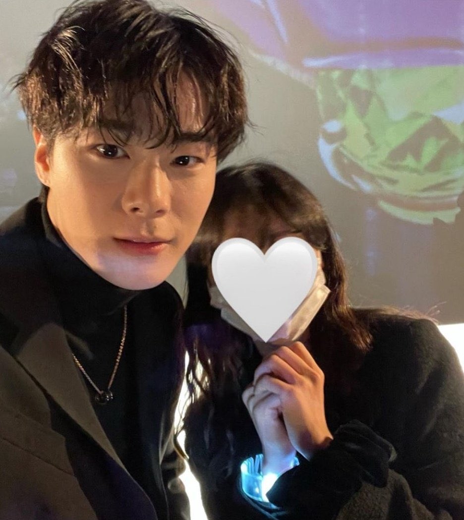 intoyou_bin's tweet photo. 아…
문빈 세상 까리하게 입고
이렇게 셀카 찍어줬을것 같아서
심장이 아픈거,, https://t.co/1vS8pNqryz