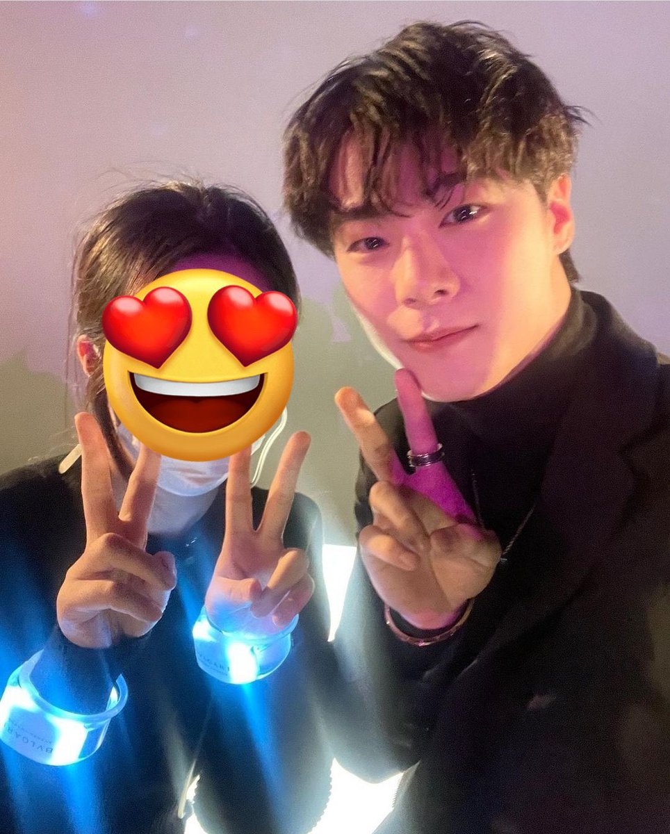 intoyou_bin's tweet photo. 아…
문빈 세상 까리하게 입고
이렇게 셀카 찍어줬을것 같아서
심장이 아픈거,, https://t.co/1vS8pNqryz