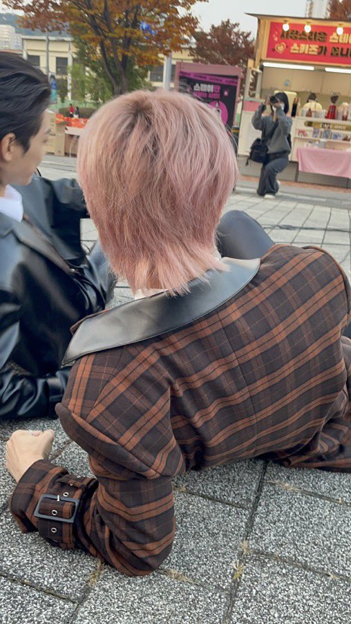 minunivers's tweet photo. OP WAS SO CLOSE OF JEONGIN FOR THE PIC TOGETHER?2!£/£/2 https://t.co/SoSrfQvevh