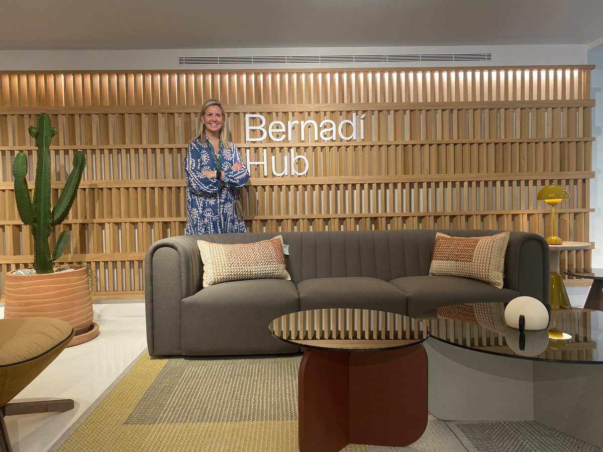 linyeira's tweet photo. Nuevo concepto de workplace x @bernadi_bcn en su estrenado Bernadรญ Hub.Puede visitarse en #48hopenhousebcn este fin de semana, con muchas actividades programadas.Gracias @arantxabernadi, felicidades x tu visiรณn y atrevimiento a seguir innovando cada dรญa.#bernadihub #workforward https://t.co/NTMTNXJdhr