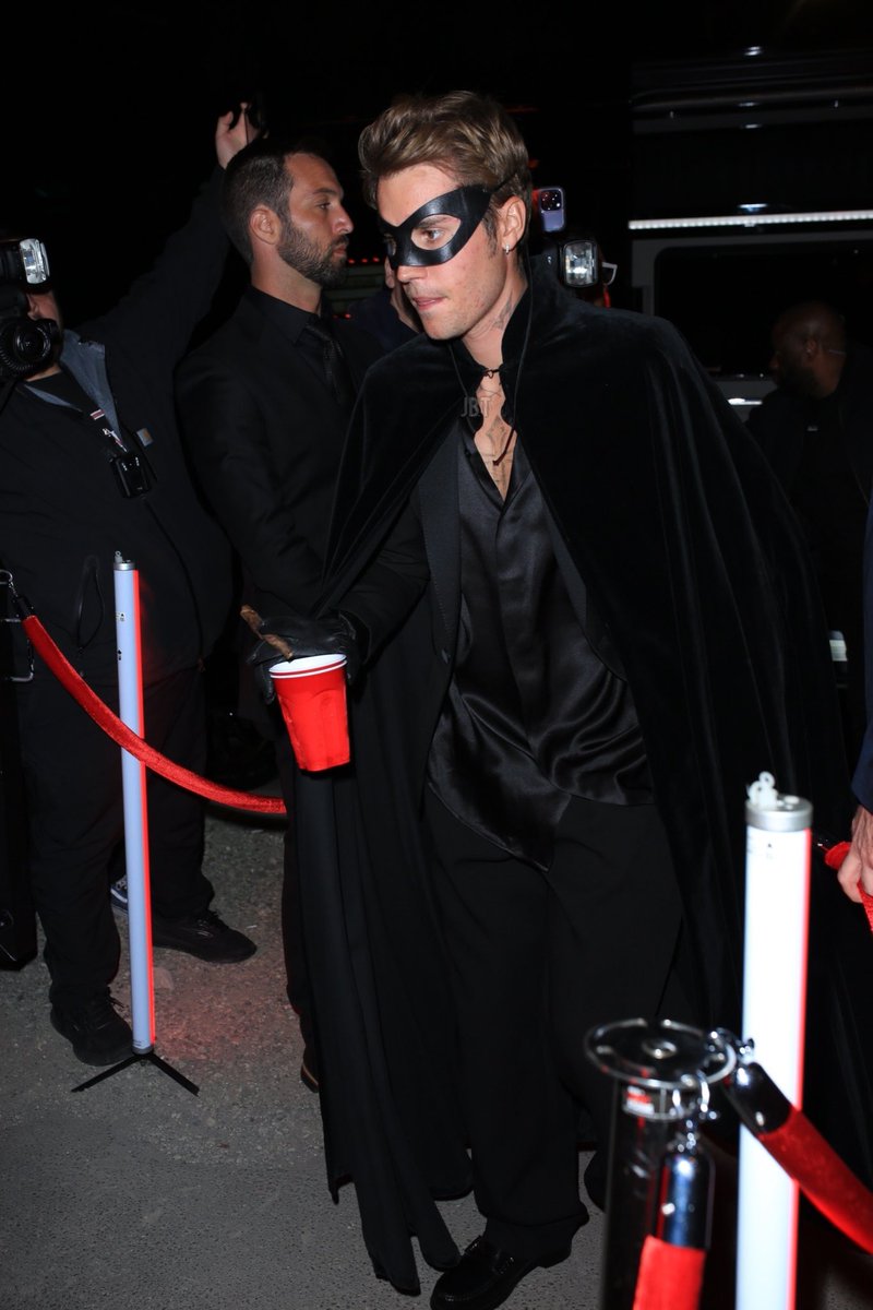ju midnights on Twitter: "RT @jbtrackermedia: October 21: Justin Bieber