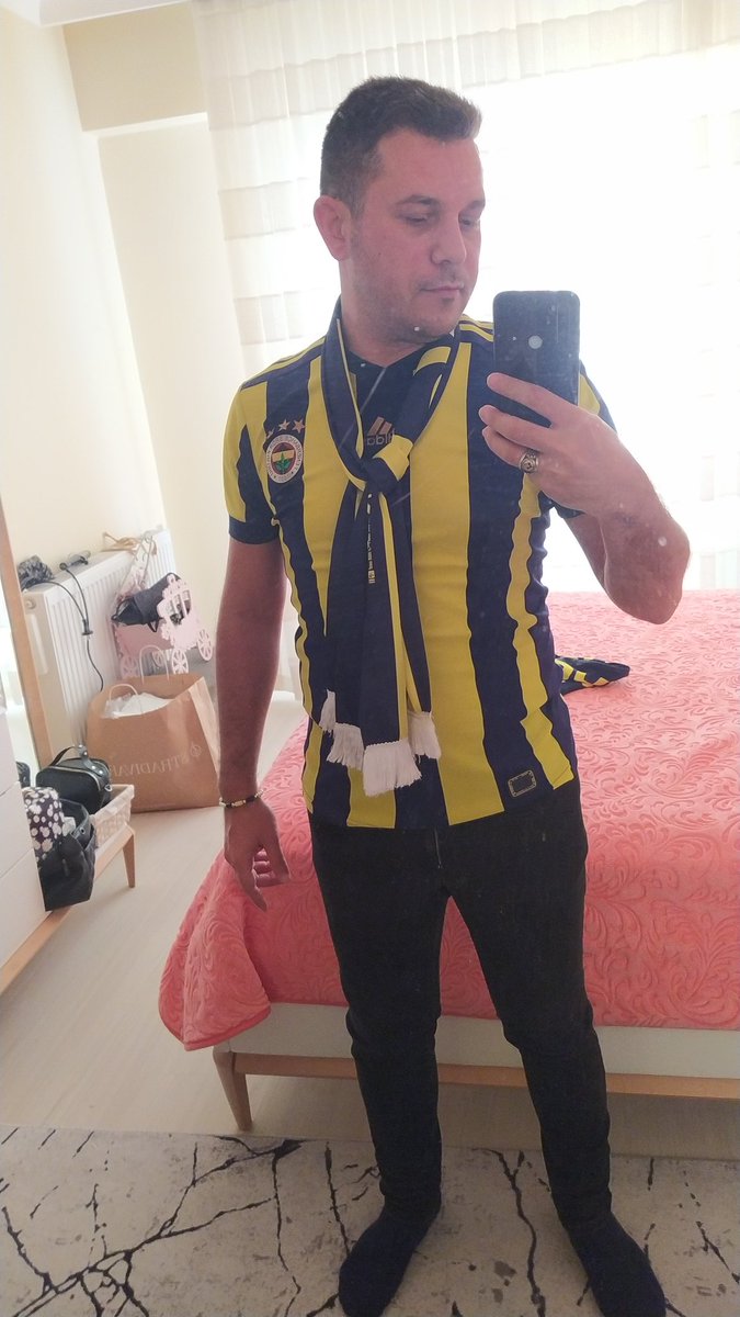 EmirYildizCDRC's tweet photo. Şampiyonluk için saldır kanarya💛💙#FenerinMaçıVar https://t.co/IjQyQuJ5KV