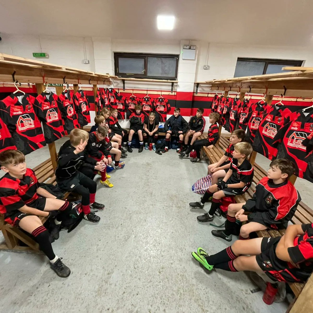 OldRedsRFC's tweet photo. We thoroughly enjoyed watching our juniors play under the lights last night. The rain didn't phase them and they displayed great fight throughout. Whether it was home or at Broadplain. Two well fought battles, the future generation is a force to be reckoned with. https://t.co/bBvhp9CVg2