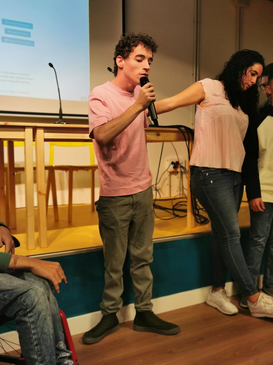 Queremos una escuela participativa, Antón 🙌✨
#workshopcrearla <a href="/QuererlaCrearla/">Quererla es crearla</a> <a href="/CappacesCom/">Carmen Saavedra</a>