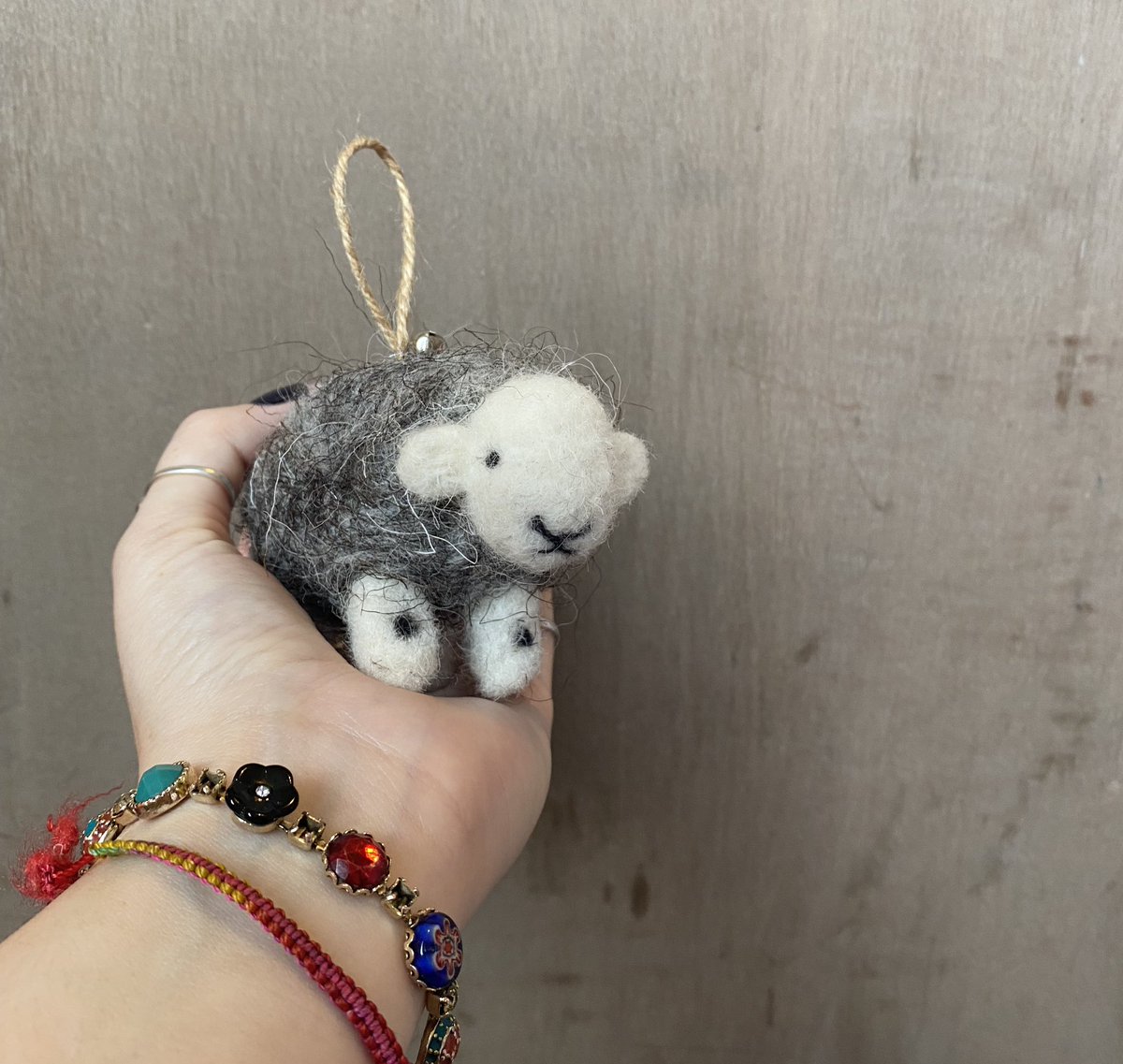 MiniSanctuary's tweet photo. Morning #UkGiftHour - just in time! How’s your Saturday?

When you order from us, you’re helping continue our work at the sanctuary looking after rescue animals💚

We handsculpt each gift &amp; decoration using the rarebreed fleece from our pet sheep: https://t.co/J3eOa7LqFX

#MHHSBD https://t.co/XVLSyRwrjL