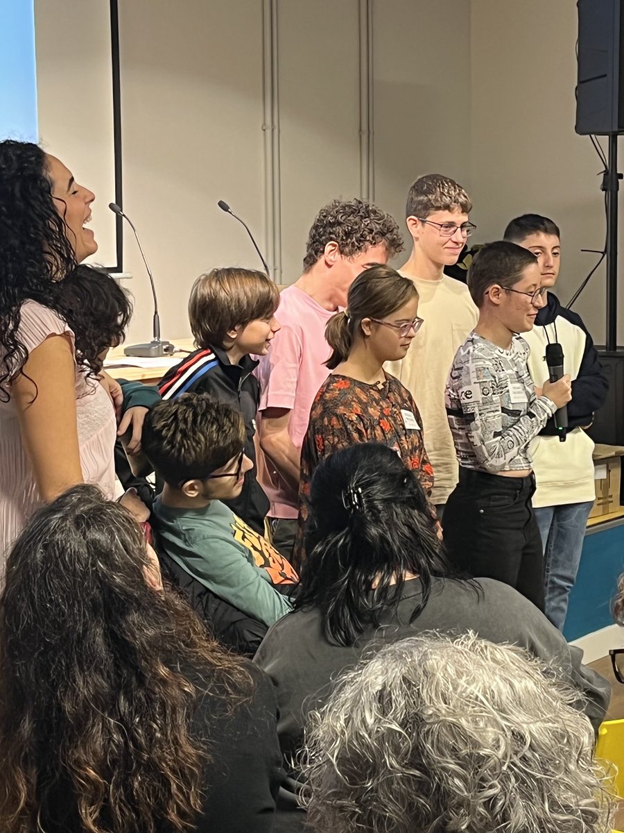 DGGoncet's tweet photo. Estudiantes por la Inclusión (ExI) presentan cómo se organizaron para desarrollar su trabajo. Parte de los resultados quedaron recogidos aquí https://t.co/sKd77ZUjuP

⁦@QuererlaCrearla⁩ ⁦@CappacesCom⁩ ⁦@icalmendros⁩ ⁦@educaINTEF⁩ https://t.co/5mfpYgYCEJ