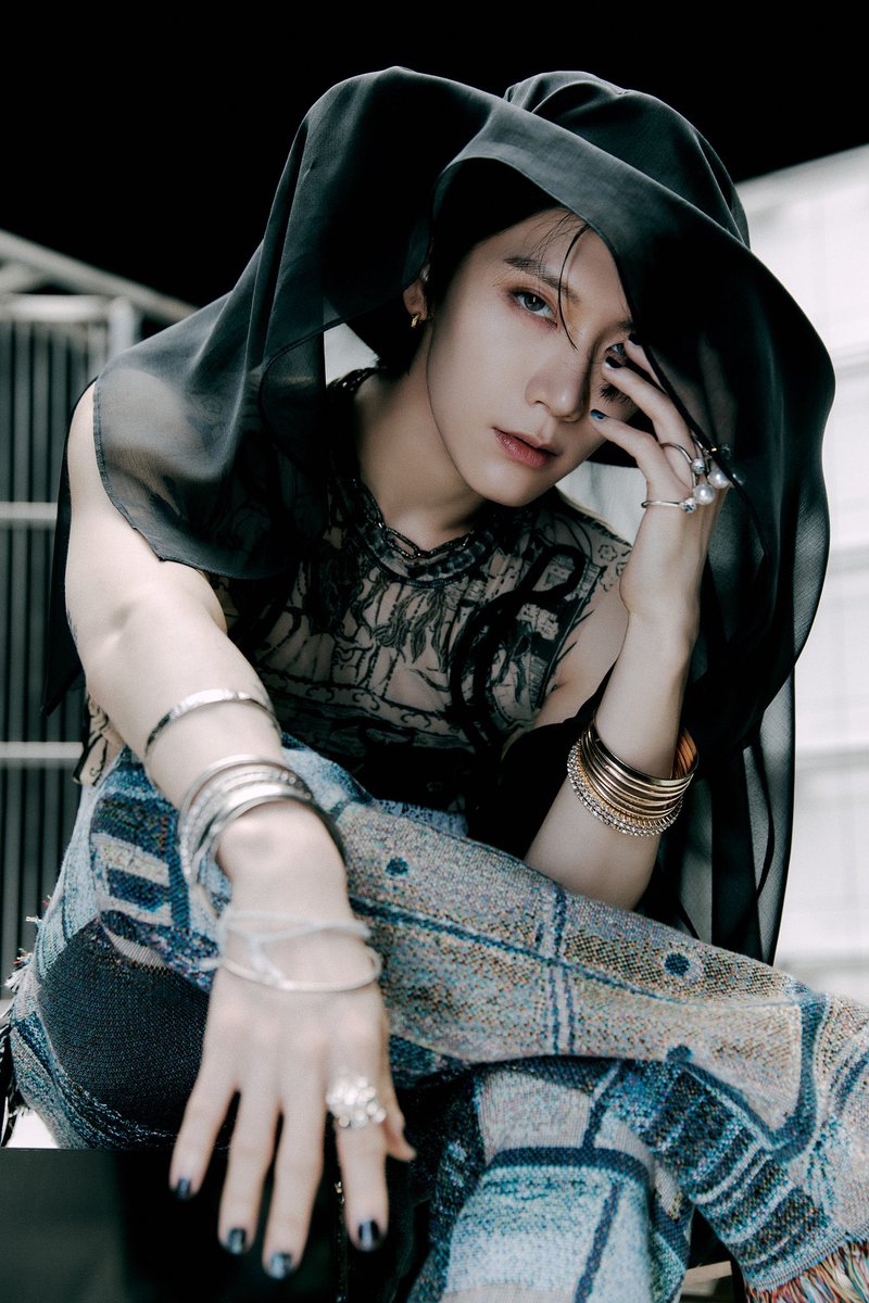 itennyou's tweet photo. อีเหี้นนน ชุดอะไรเนี่ย ใส่อีกนะ ㅠㅠㅠ #TEN_Birthday https://t.co/Df2ty3vv2c