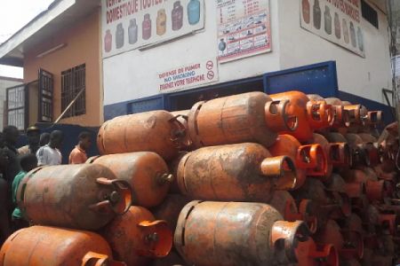 Pénurie de gaz : après une livraison de 4 000 tonnes, le Cameroun attend un nouveau chargement de 8 000 tonnes stopblablacam.com/societe/2210-9…